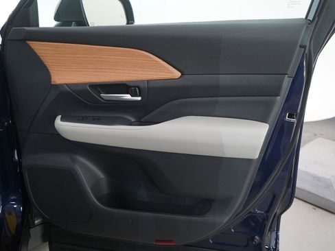 Used 2025 Toyota Grand Highlander AWD image 12