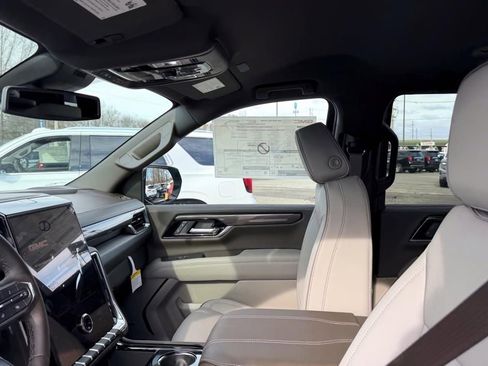 New 2026 GMC Yukon Elevation image 12