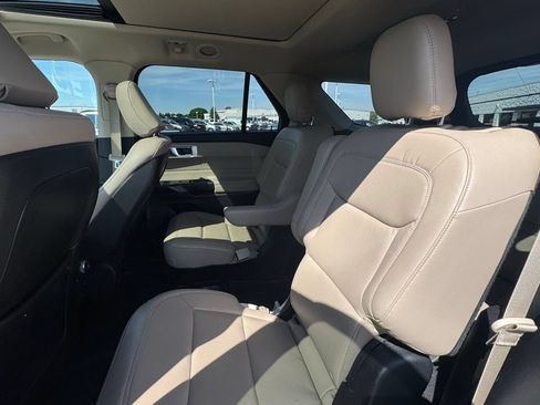 Used 2020 Ford Explorer XLT w/ Equipment Group 202A RWD image 14