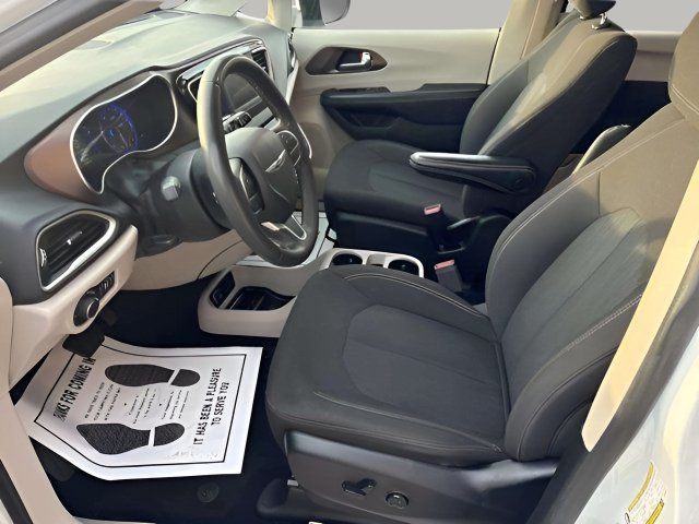 Used 2022 Chrysler Voyager LX FWD image 8