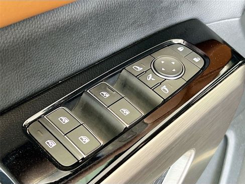 Used 2024 Nissan Pathfinder Platinum AWD/4WD image 21