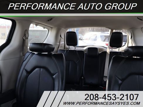 Used 2019 Chrysler Pacifica Touring-L image 22