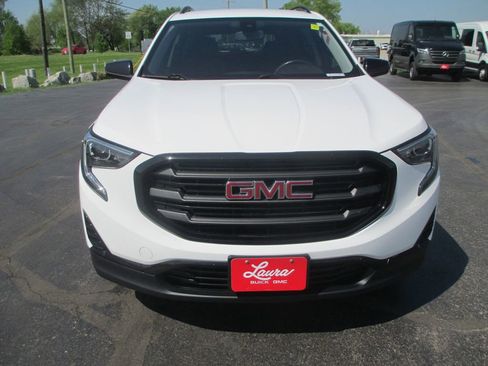 Used 2020 GMC Terrain SLE w/ Driver Convenience Package image 11