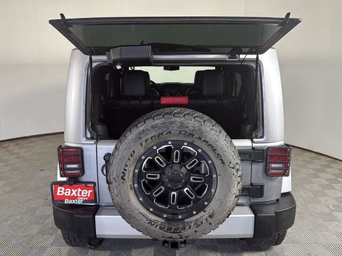 Used 2014 Jeep Wrangler Unlimited Sahara w/ Connectivity Group AWD/4WD image 9