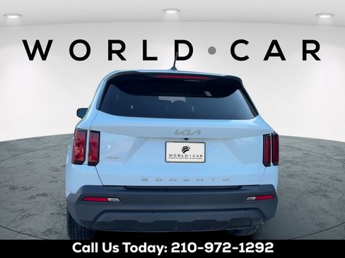 Used 2022 Kia Sorento LX AWD/4WD image 5