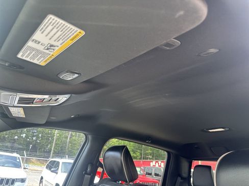 Used 2024 RAM 1500 Laramie AWD/4WD image 33