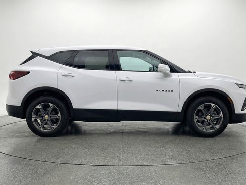Used 2025 Chevrolet Blazer LT FWD image 11