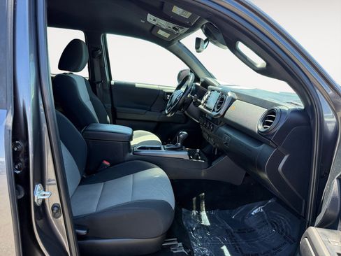 Used 2023 Toyota Tacoma TRD Off-Road w/ Technology Package AWD/4WD image 19