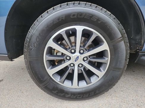 Used 2018 Ford Expedition XLT image 11