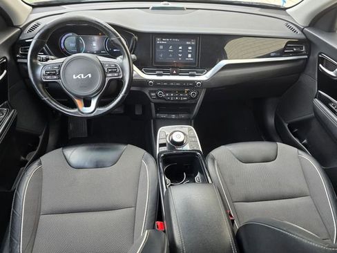 Used 2022 Kia Niro EX w/ Cold Weather Package FWD image 2