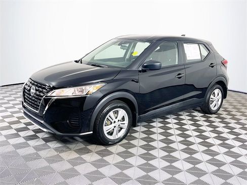 Used 2022 Nissan Kicks S image 4