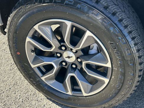 Used 2021 Chevrolet Silverado 1500 RST w/ Z71 Off-Road Package AWD/4WD image 9