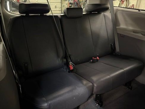 Used 2011 Toyota Sienna SE image 35
