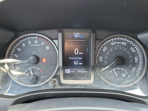 Used 2018 Toyota Tacoma TRD Sport AWD/4WD image 9