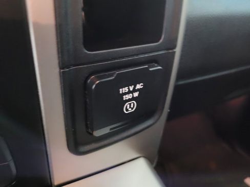 Used 2018 RAM 1500 Classic SLT image 33