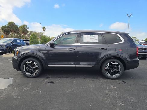 New 2025 Kia Telluride S image 5