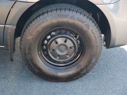 Used 2022 Mercedes-Benz Sprinter 144 Cargo image 8