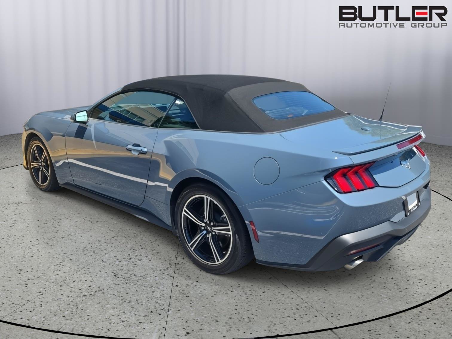 Used 2025 Ford Mustang Premium RWD image 10