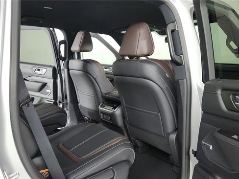 Certified 2025 Nissan Armada SL w/ Captain's Chari Seat Package AWD/4WD image 23