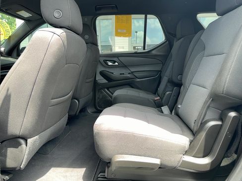 Used 2023 Chevrolet Traverse LT w/ LPO, Cargo Package AWD/4WD image 19