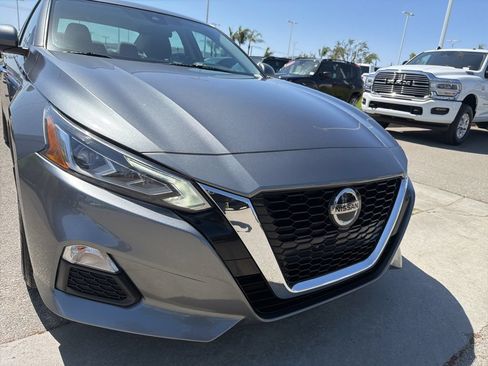 Used 2022 Nissan Altima 2.5 SV FWD image 10
