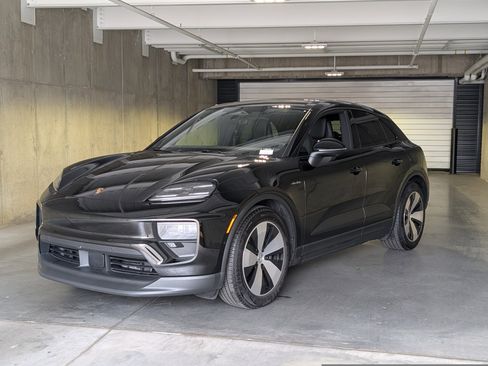 Used 2025 Porsche Macan Electric image 1