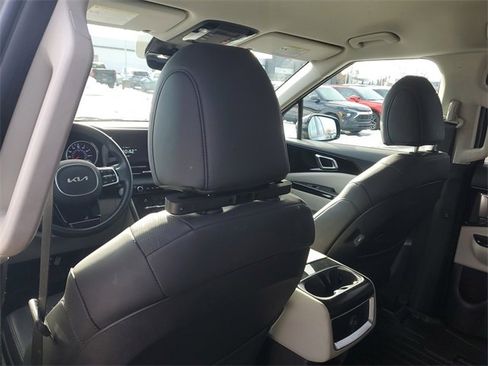 Certified 2023 Kia Carnival EX image 11