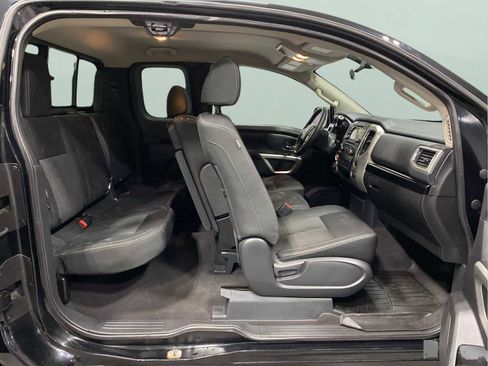 Used 2018 Nissan Titan SV image 23