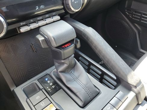 Certified 2024 Toyota Tacoma TRD Off-Road AWD/4WD image 29