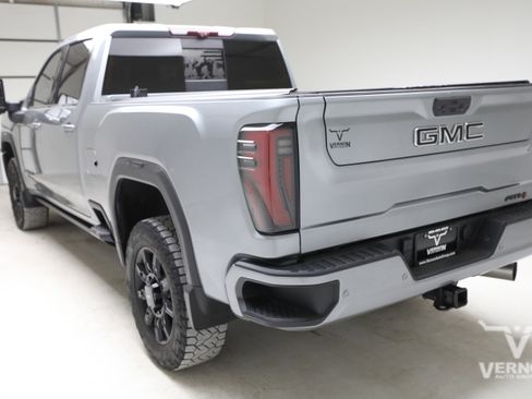 Used 2024 GMC Sierra 2500 AT4 w/ AT4 Premium Plus Package AWD/4WD image 3