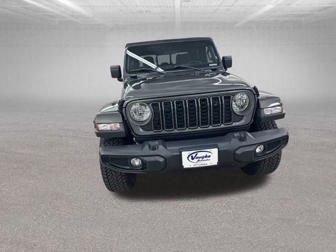 Used 2025 Jeep Gladiator Nighthawk image 5