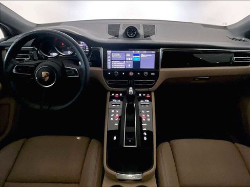 Used 2025 Porsche Macan image 17