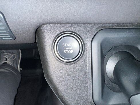 Used 2024 Land Rover Defender 130 X-Dynamic SE image 19