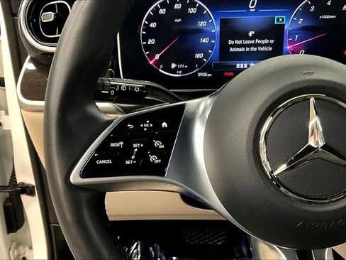 Used 2023 Mercedes-Benz GLC 300 4MATIC image 11