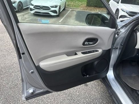 Used 2018 Honda HR-V LX image 13