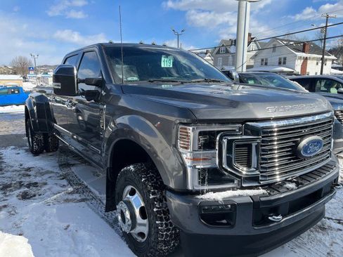 Used 2022 Ford F350 Platinum image 3