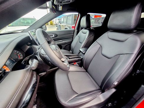 Used 2024 Jeep Compass Latitude w/ Sun and Sound Group image 25