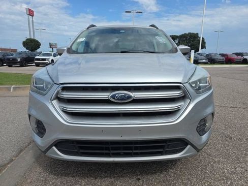 Used 2017 Ford Escape SE w/ Equipment Group 201A FWD image 2