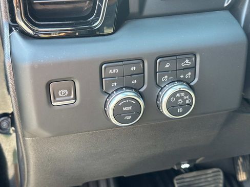 Used 2024 GMC Sierra 1500 AT4 w/ Technology Package AWD/4WD image 29