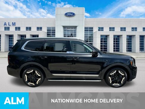Used 2023 Kia Telluride EX w/ EX Captain's Chair Package FWD image 4