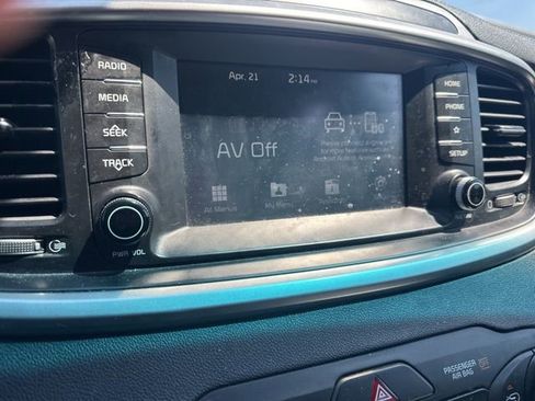 Used 2020 Kia Sorento LX image 12