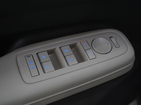 Used 2025 Hyundai Santa Fe SEL image 24