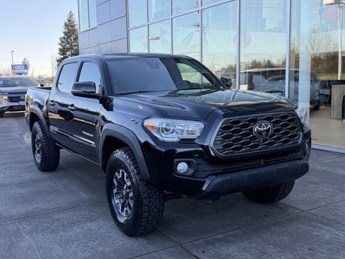 Used 2021 Toyota Tacoma TRD Off-Road w/ Technology Package image 2