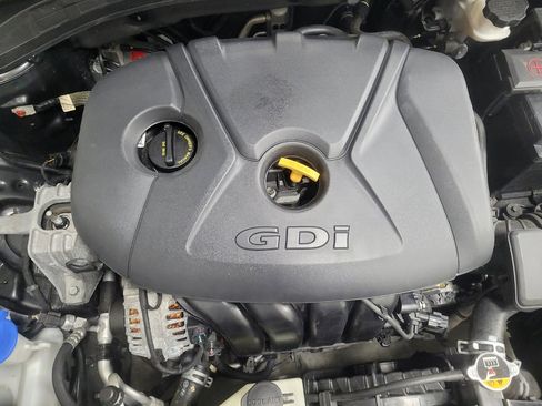 Used 2018 Hyundai Elantra GT FWD image 30