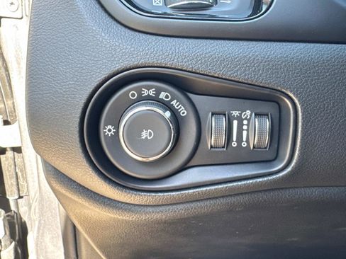 Certified 2023 Jeep Renegade Altitude w/ Sun/Sound Group image 32