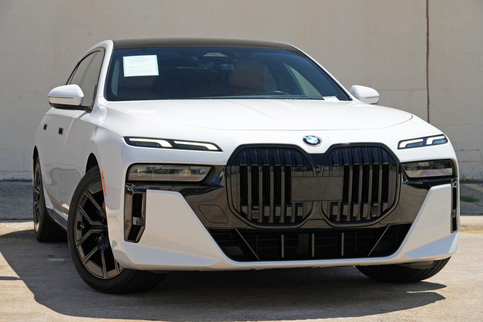 Used 2023 BMW 740i w/ Parking Assistance Package RWD image 4