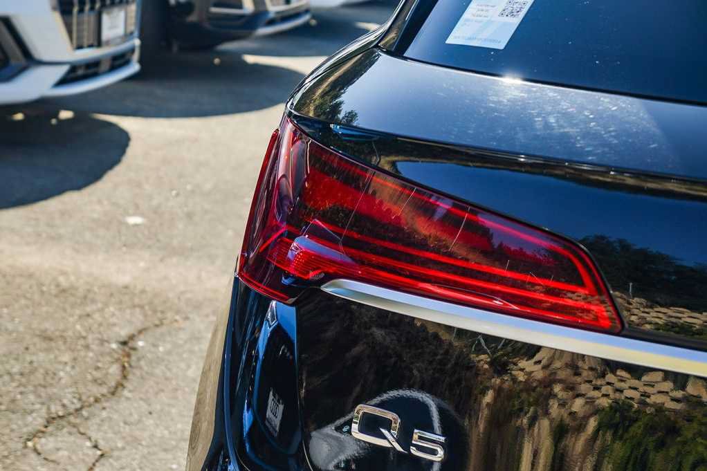 Used 2023 Audi Q5 e Premium AWD/4WD image 7
