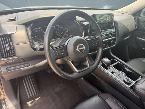 Used 2023 Nissan Pathfinder SL w/ SL Premium Package AWD/4WD image 4