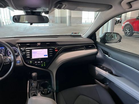 Used 2020 Toyota Camry LE FWD image 36