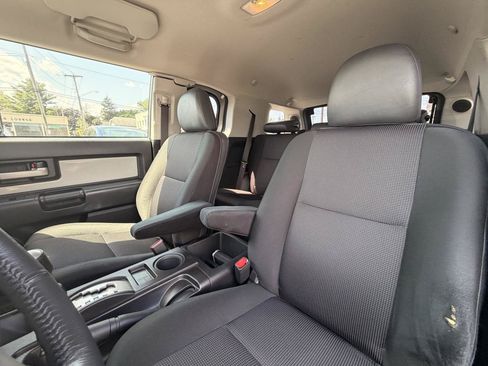 Used 2012 Toyota FJ Cruiser 4WD w/ Upgrade Pkg image 12